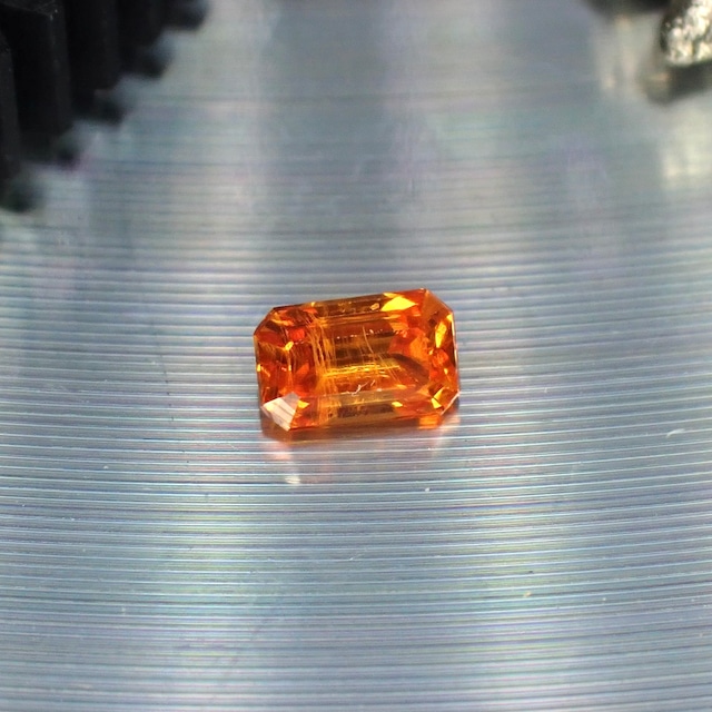 最も美しいオレンジ色 0.17ct 天然 マンダリンガーネット