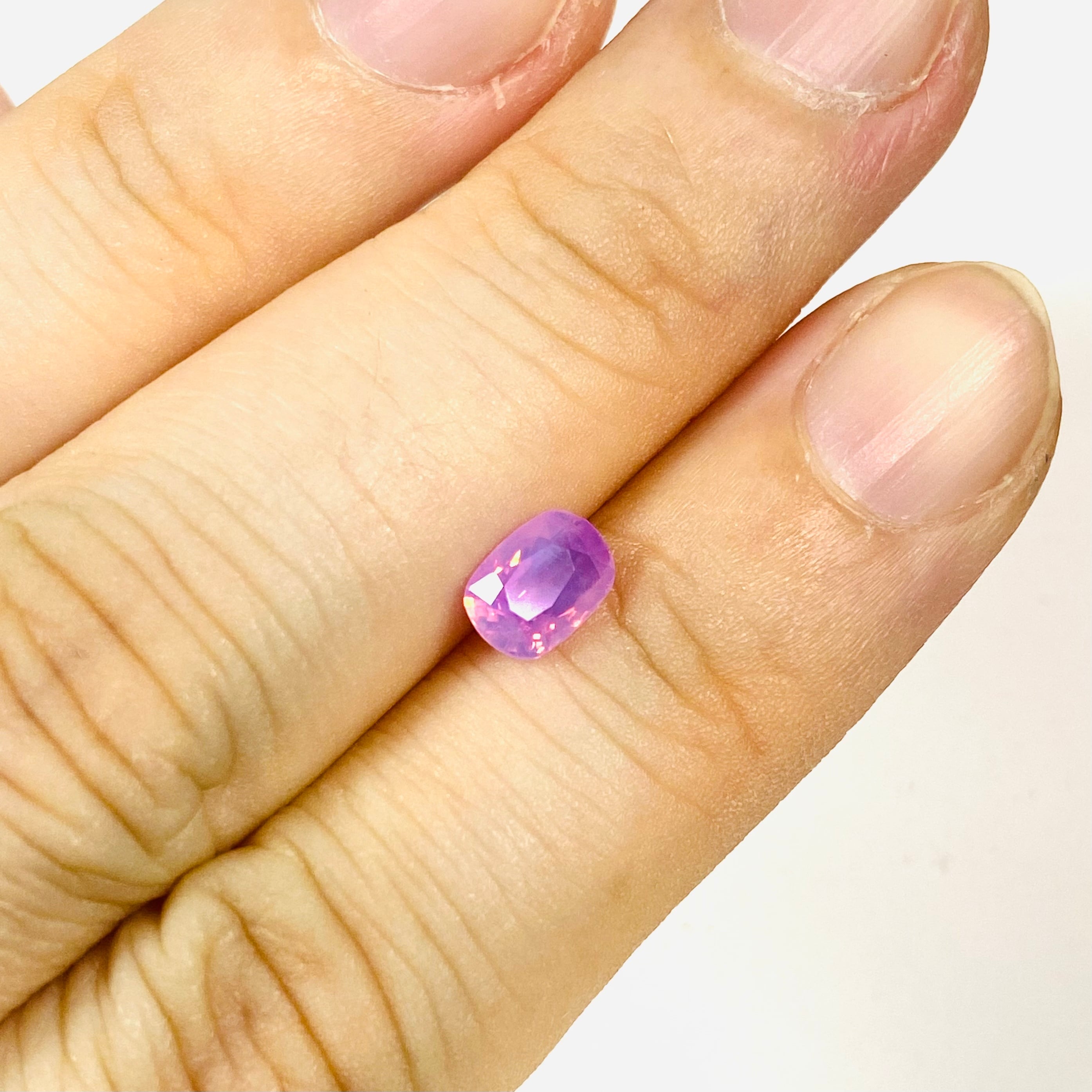 ひとひらの花びら　シルキーサファイア