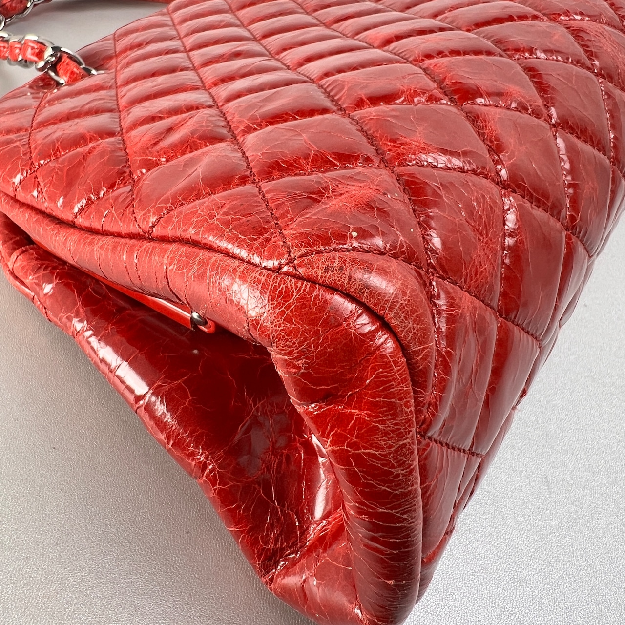CHANEL シャネル ココマーク マドモアゼルボーリング レザー ハンドバッグ 赤 A-13747