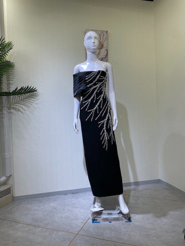 【新品DRESS 4822】サイドオフショル タックデザイン ビーズ刺繡 アシンメトリー ストレッチ タイト ロングドレス ブラック【インポート】