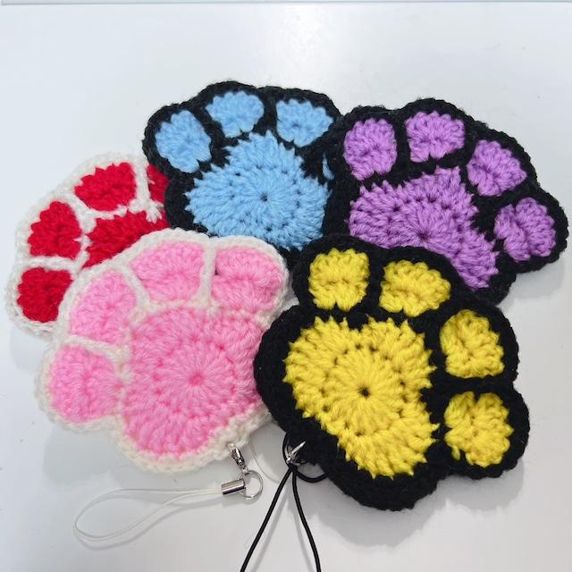 猫ボランティアさん手作り チャリティー商品　ハンドメイド 肉球キーホルダー　アクリル　猫キーホルダー　猫雑貨