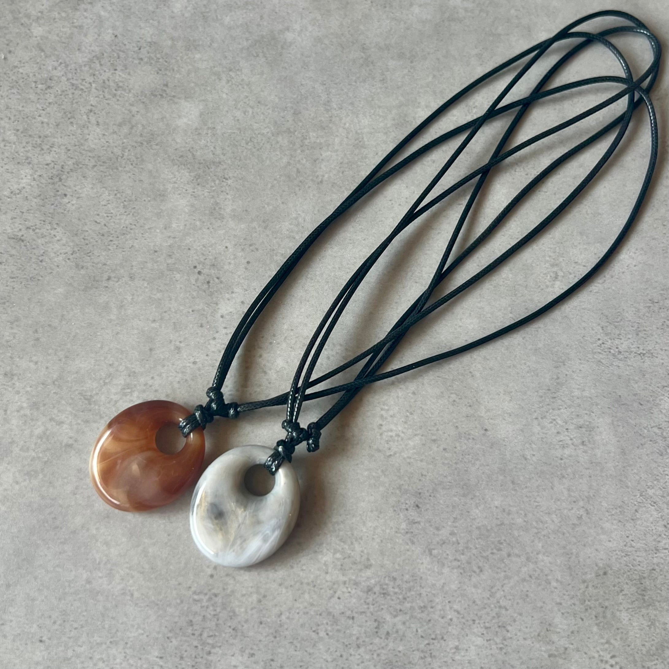 leather × tortoiseshell necklace