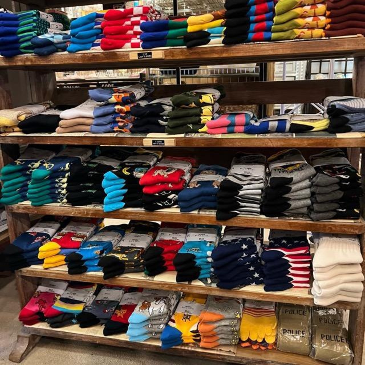 TOPANGA SOCKS Men's football and beer socks, perfect for footwear and small gifts.