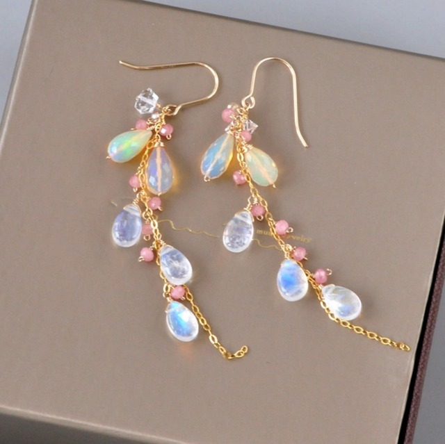 星彩― プレシャスオパールx レインボームーンストーンxインカローズ　シャンデリアピアス14kgf