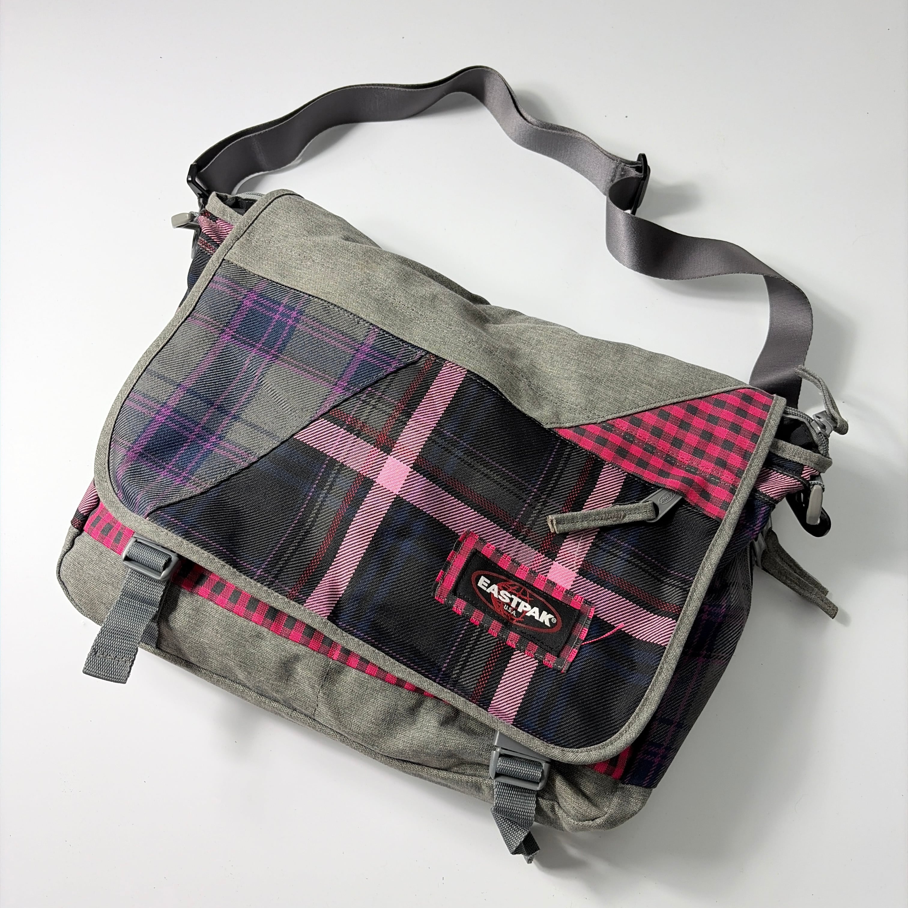 00s EASTPAK messenger bag plaid pattern