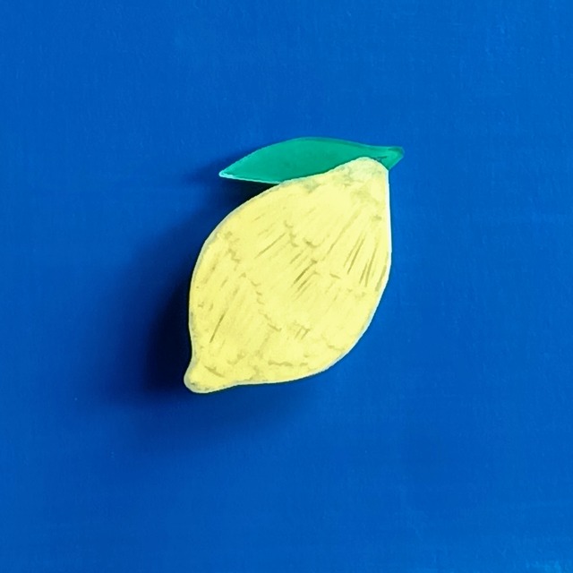 ヘンテコ　ブローチ　「レモン」　檸檬　手描き　一点もの