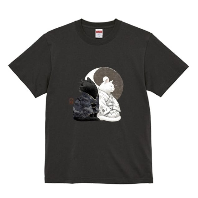 「陰陽に佇む、江戸猫 」 Tシャツ 半袖 /"Edo Cats Standing in the Light and Shadow" T-shirt (Short Sleeve)