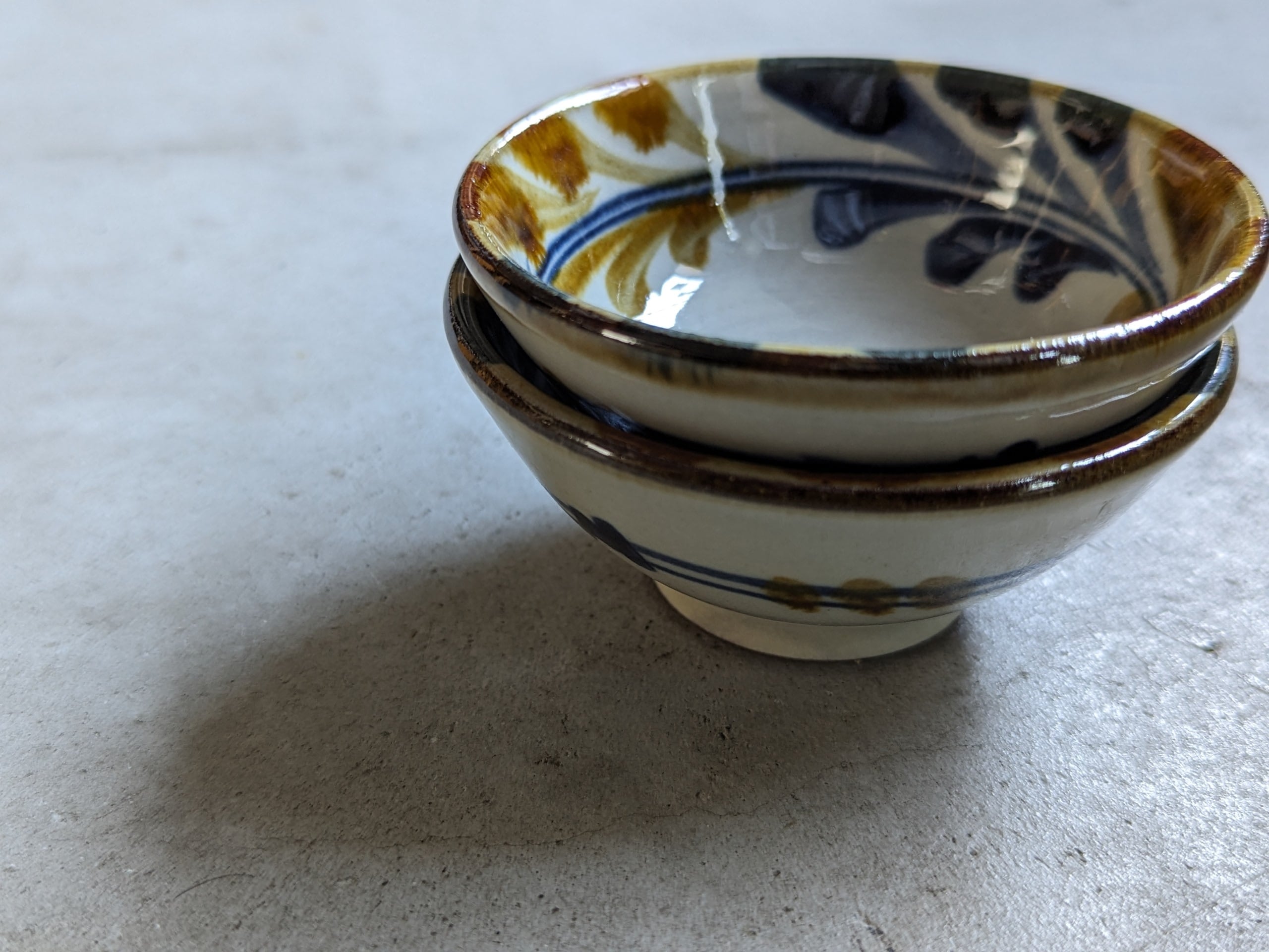 やちむん 鉢3寸（デイゴ唐草） | 陶眞窯 | inoya | Basic Life Store