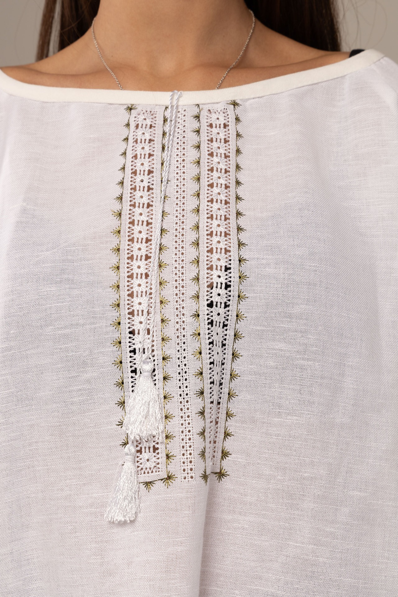 ウクライナ刺繍ヴィシヴァンカ・クラシック　コロミヤ　手刺繍　麻　レディース・フリーサイズ - 7