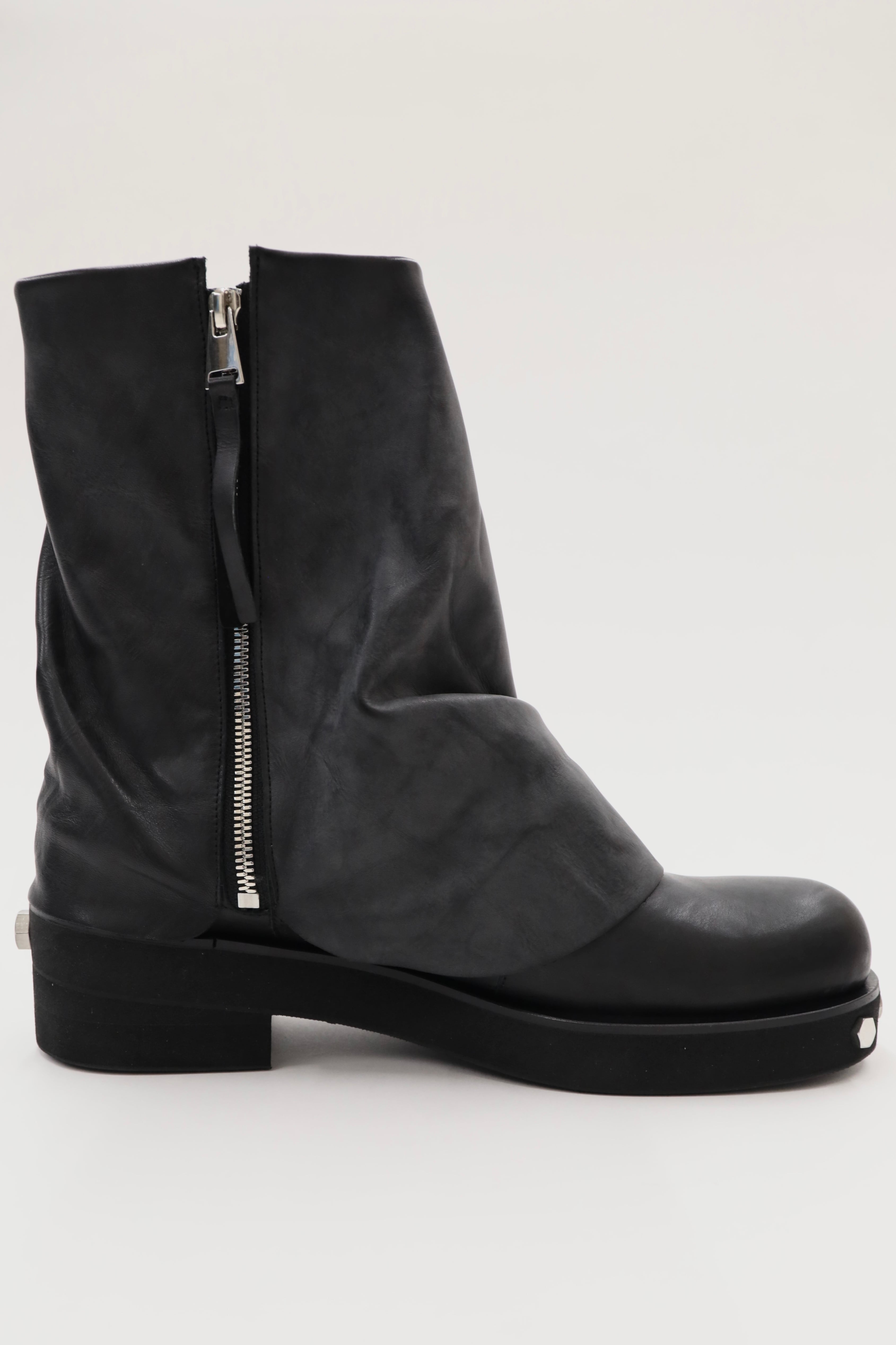 CHARCOAL ASTRO LAYERED BOOTS | OUAT