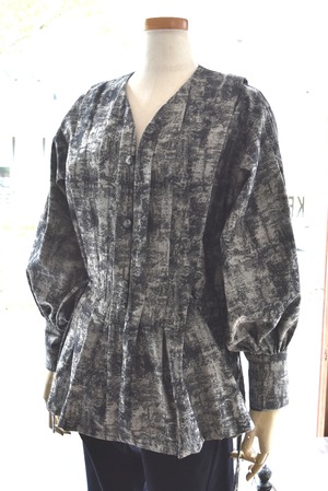 the last flower of the afternoon(ザラストフラワーオブジアフタヌーン) 25A/W Tucked blouse