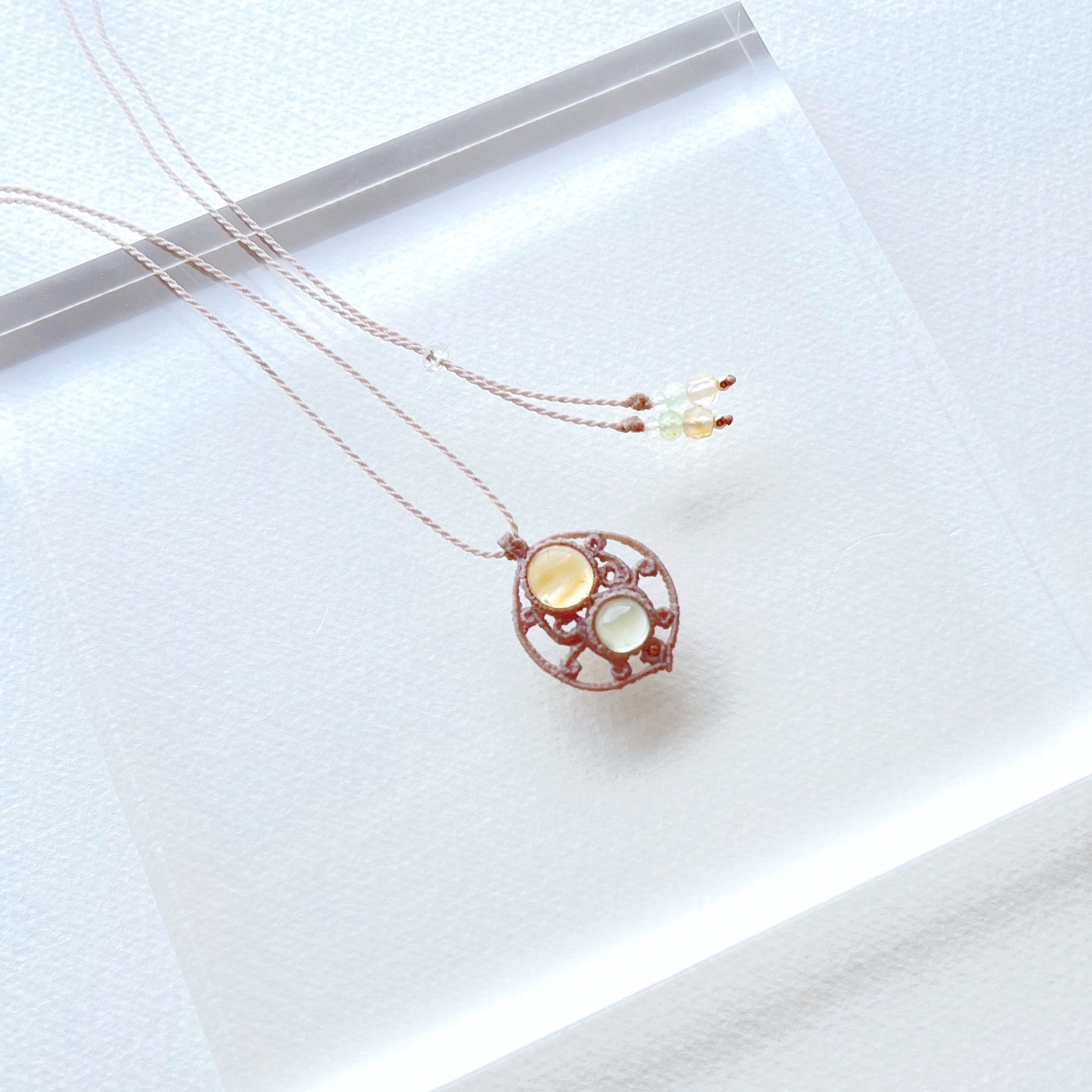 アメトリンとトルマリンのマクラメ編み 天然石ネックレス アメトリンとトルマリンのマクラメ編み 天然石ネックレス