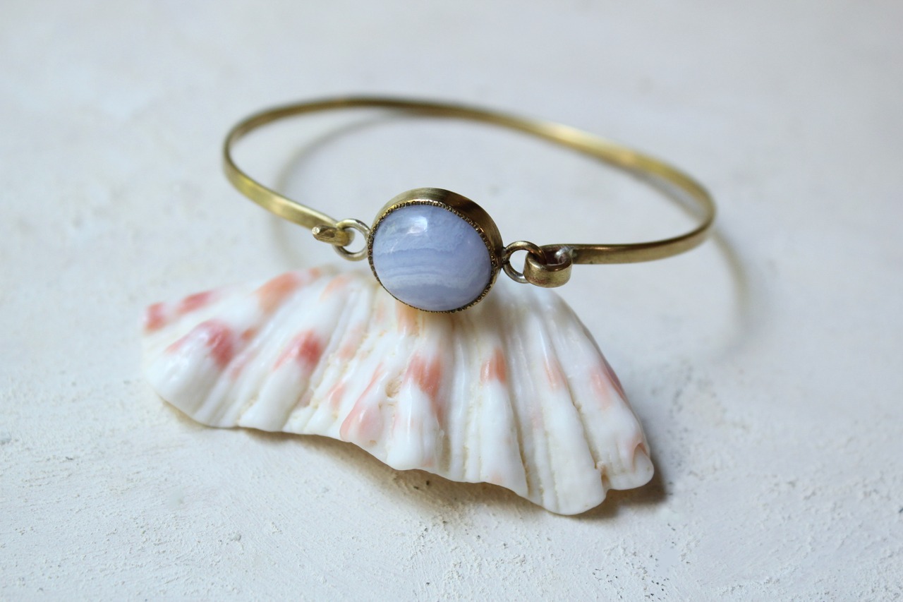 ブルーレースアゲートの真鍮バングル