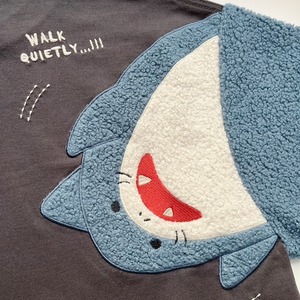 大人気！再々販売決定！落っこちそう⁉な 袖 刺繍 サメ Tシャツ ゆるだぼ