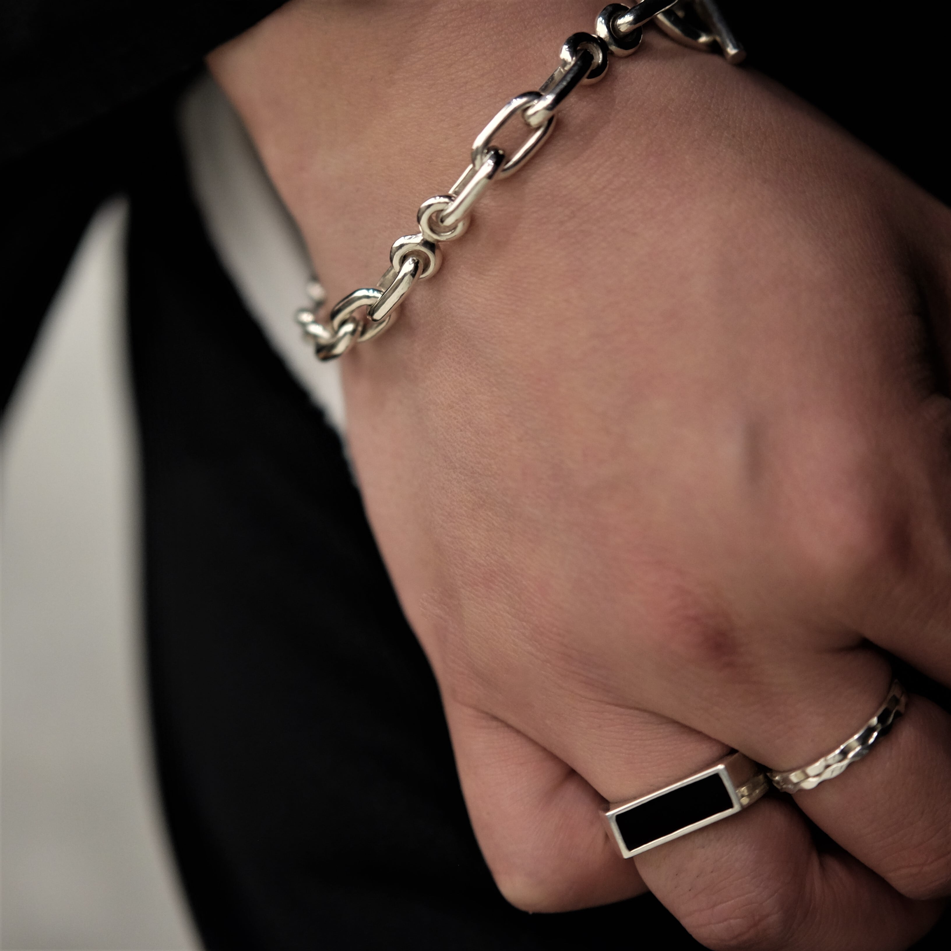 CL and maroon bracelet | ANSOUL