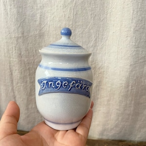 淡い青のスパイスボトル2