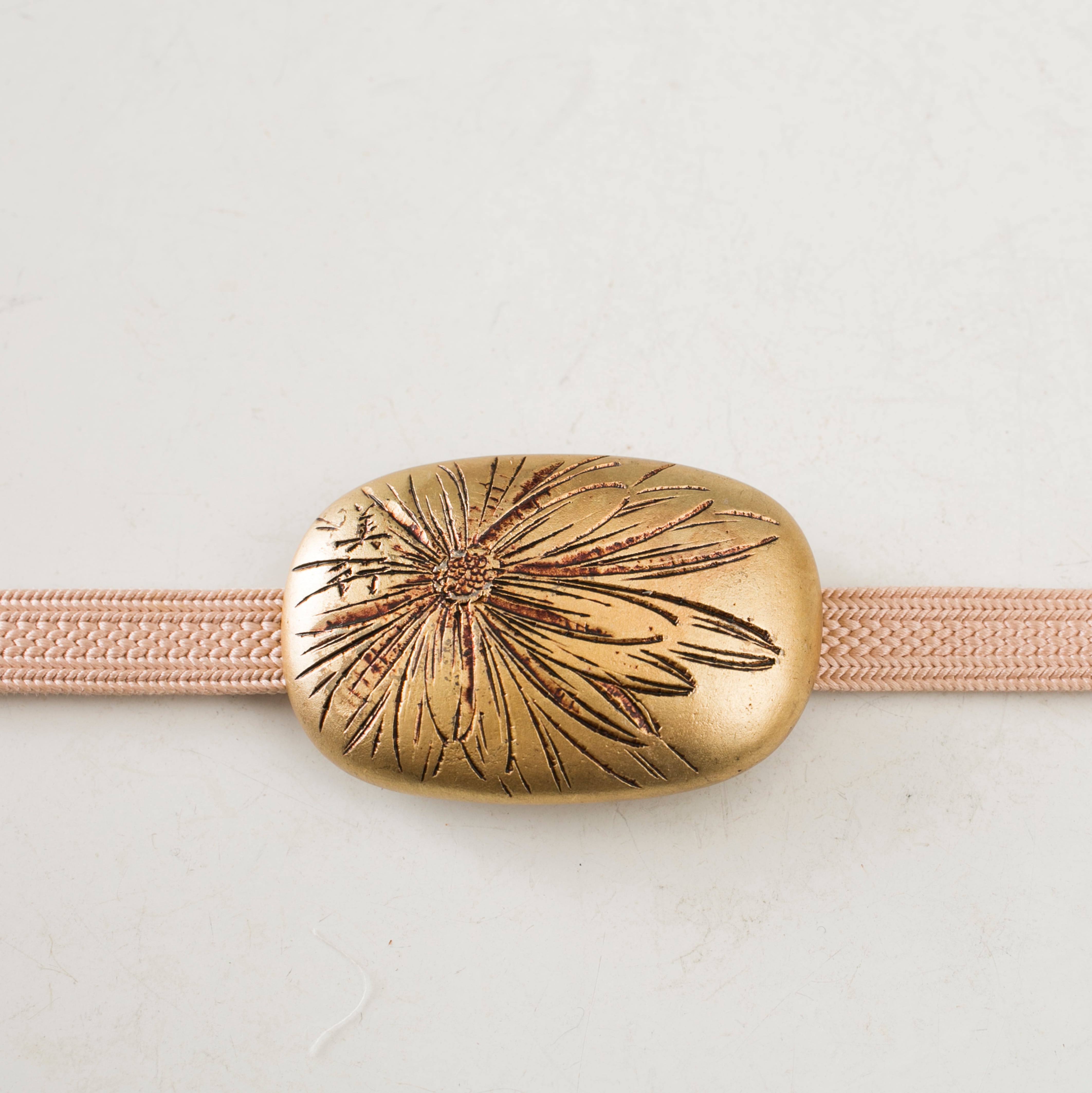 菊花 銀900 帯留 菊 銀細工 金工 金属 デザイン 華やか 銀製 シルバー