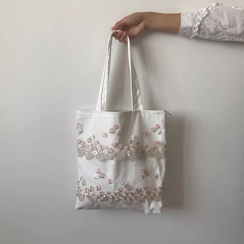 ビーズ刺繍のトートバッグです。