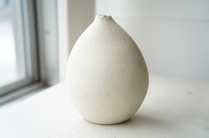 6 多層一輪挿し（白）２　山下寛兼
