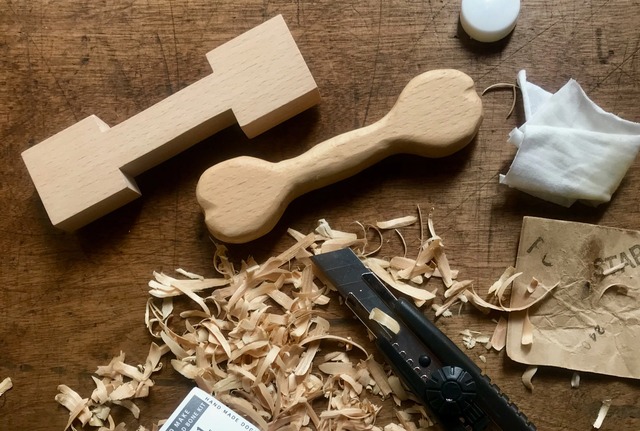 愛犬のおもちゃを手作りできる　骨型おもちゃの手作りキット　DOG`S TOY WOOD BONE WHITTLING KIT