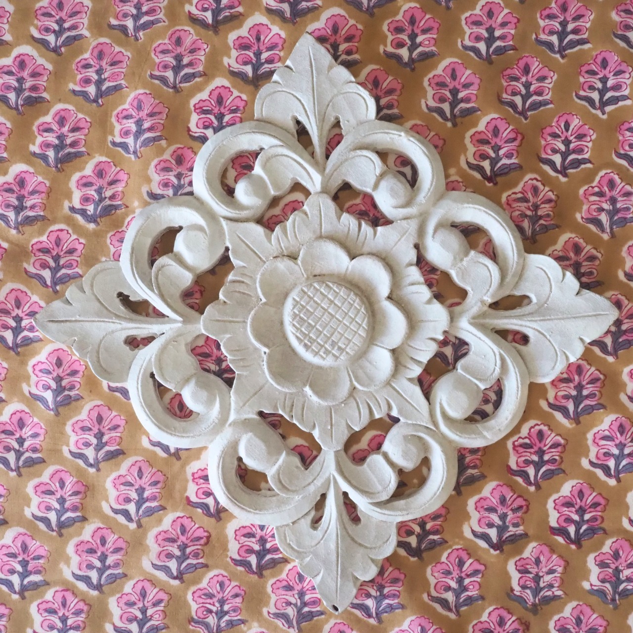 ブロックプリント生地【50cm単位】インド綿  小花柄 オークル×ピンク #42485-BR2