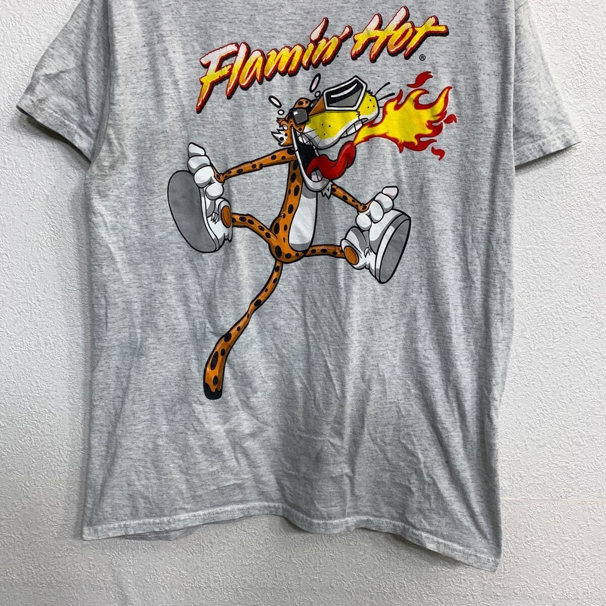 Cheetos 半袖 キャラクターTシャツ Mサイズ チートス グレー Cheetos 半袖 キャラクターTシャツ Mサイズ チートス グレー