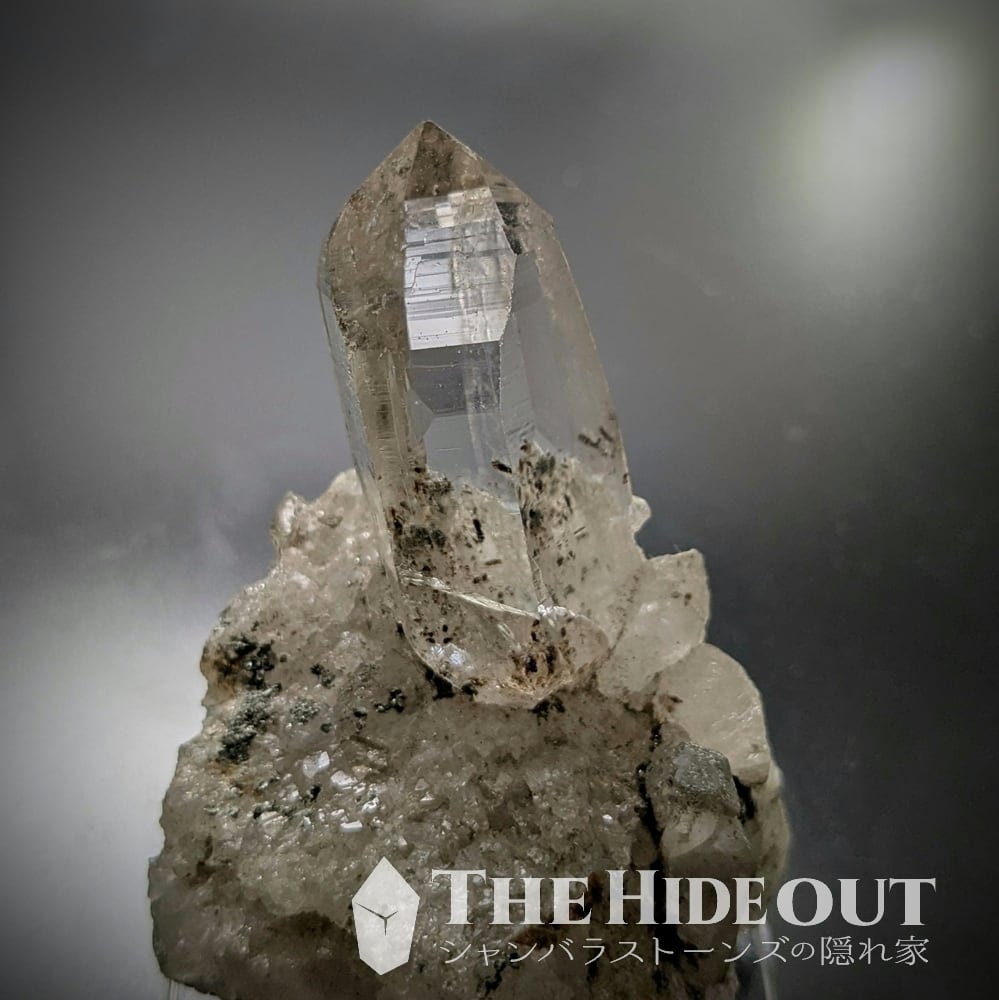 ヒマラヤ水晶 654g ヒマラヤ水晶オールドストック原石標本017 にょきっと生えている母岩