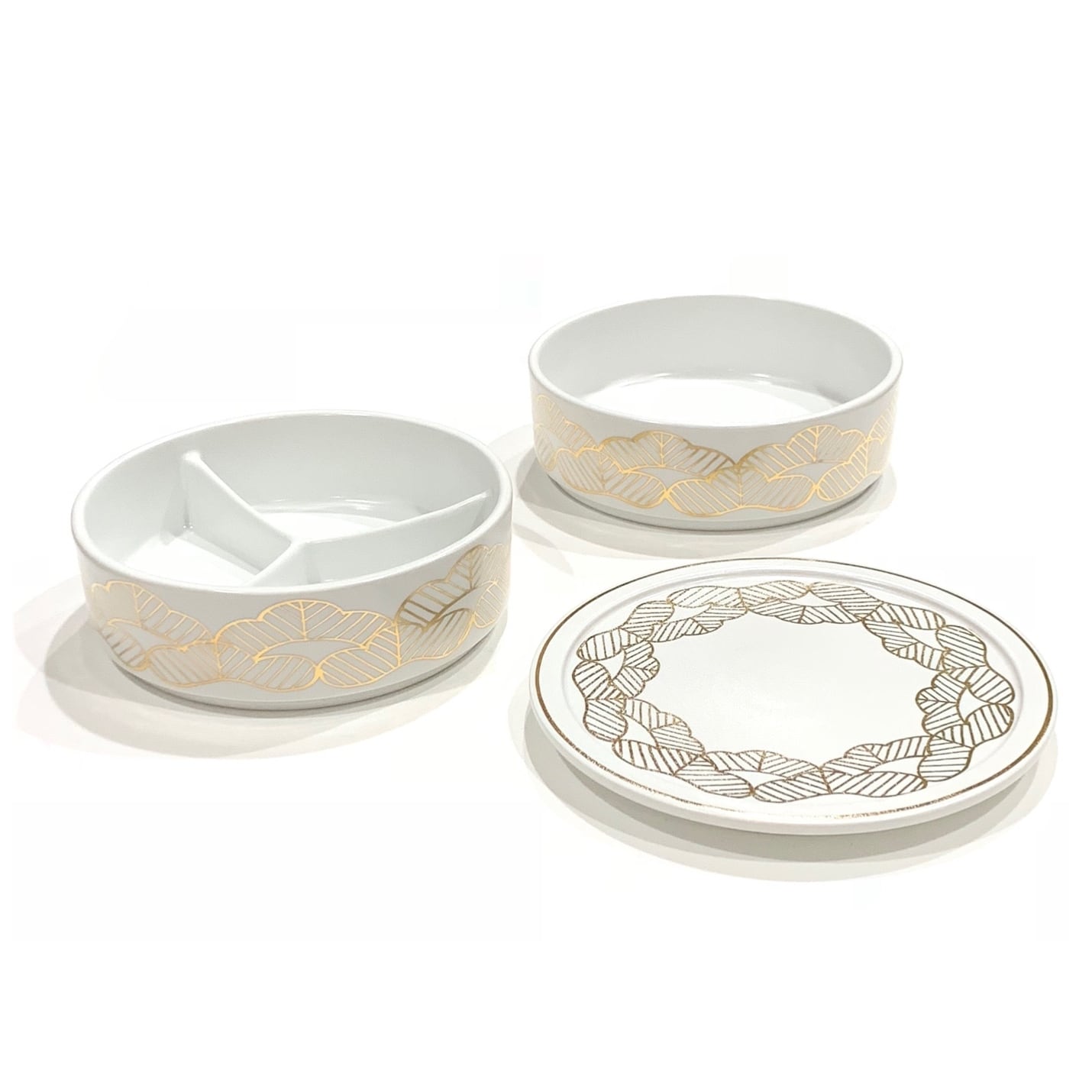 白磁朱色地金襴手松葉文蓋向4客△価格変更 白磁朱色地金襴手松葉文蓋向4客△価格変更 白磁朱色地金襴手松葉文蓋向