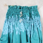 フラダンス 衣装 パウスカート グリーン系 ハイビスカス柄 ハワイアンプリント アロハ ハワイアン レッスン 練習 シングル スカート かわいい さわやか おしゃれ 上品 華やか 鮮やか 花柄 フラワープリント ブルー系 緑 水色 フラ ダンス ハワイ パーティー ドレス フェスティバル かわいいデザイン 軽やか リゾート