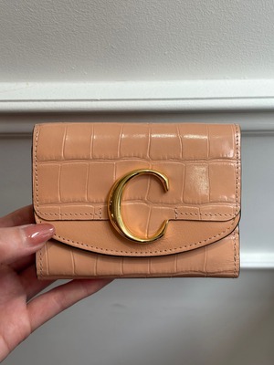 Chloé / vintage gold C beige leather wallet.