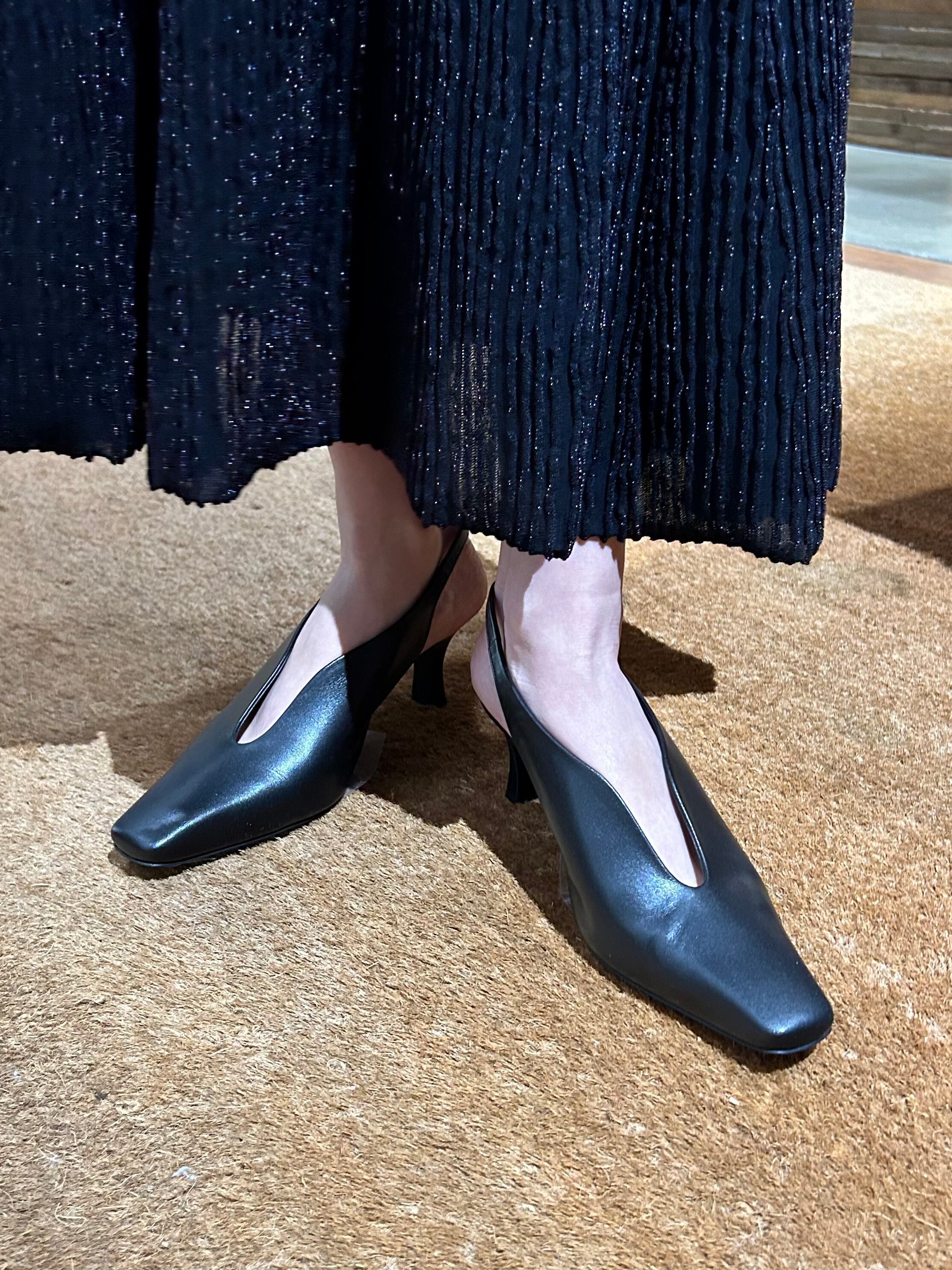 24SS】Mame Kurogouchi マメクロゴウチ / Curved Line Sling Back 