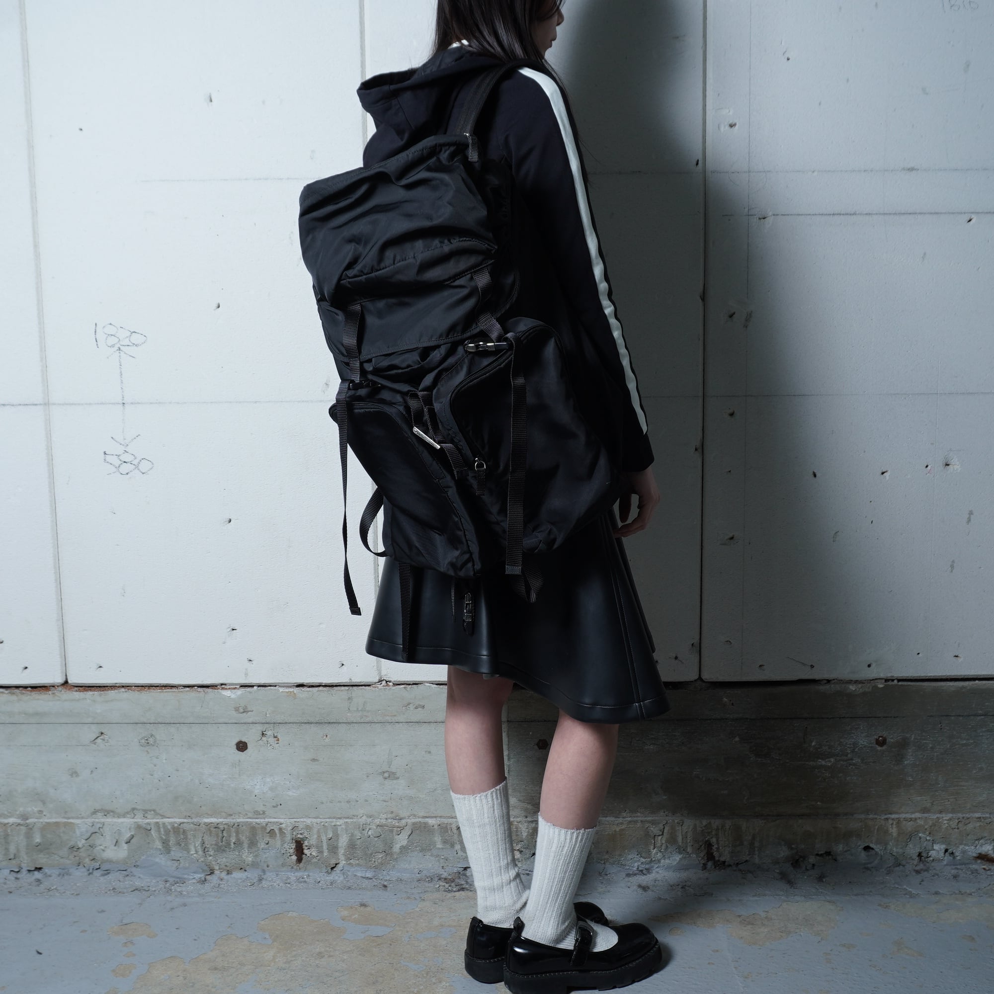 PRADA】プラダ ”V136”三角プレートロゴバックパックNERO black | MIXHIVE