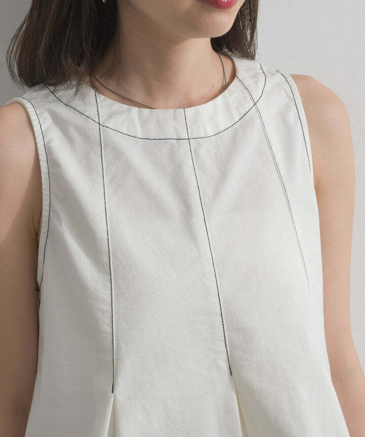 2603020 フロントタックフレアノースリーブトップス white | エルキカク