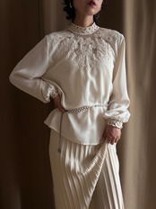 refined floral embroidery high neck shirt-5272-6
