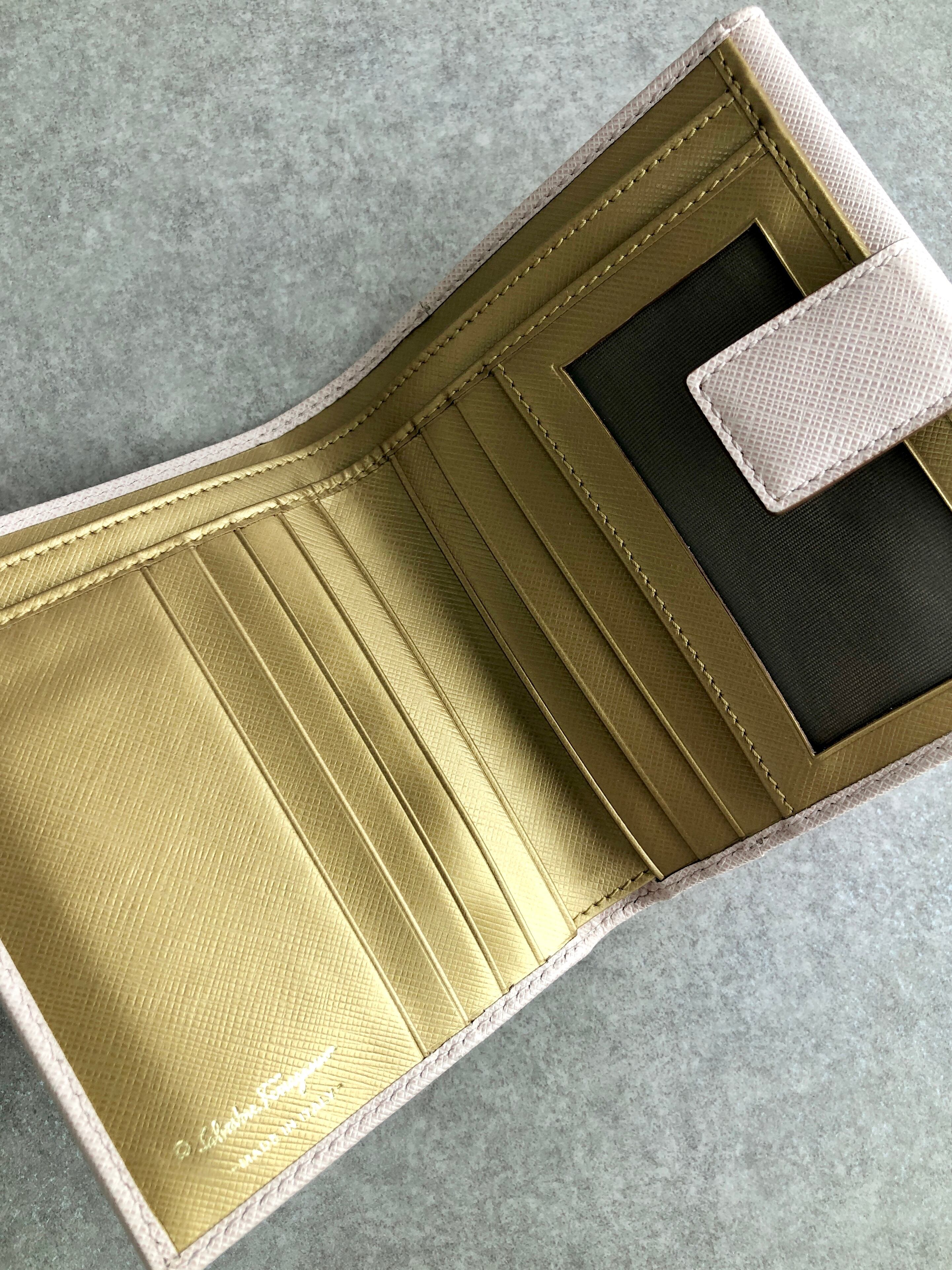 新品✨SalvatoreFerragamoフェラガモ財布ケースピンクリボン FERRAGAMO（フェラガモ） 財布 レディース ブランド 二つ折り財布