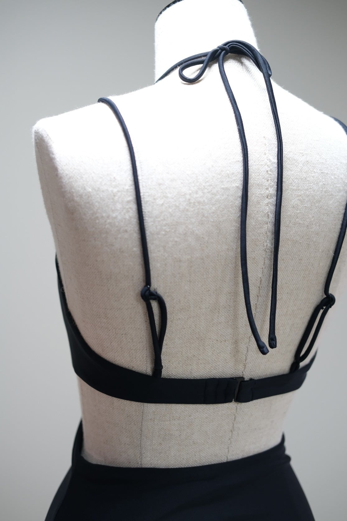 FETICO】CUT-OUT TWISTED SWIMSUIT | loop