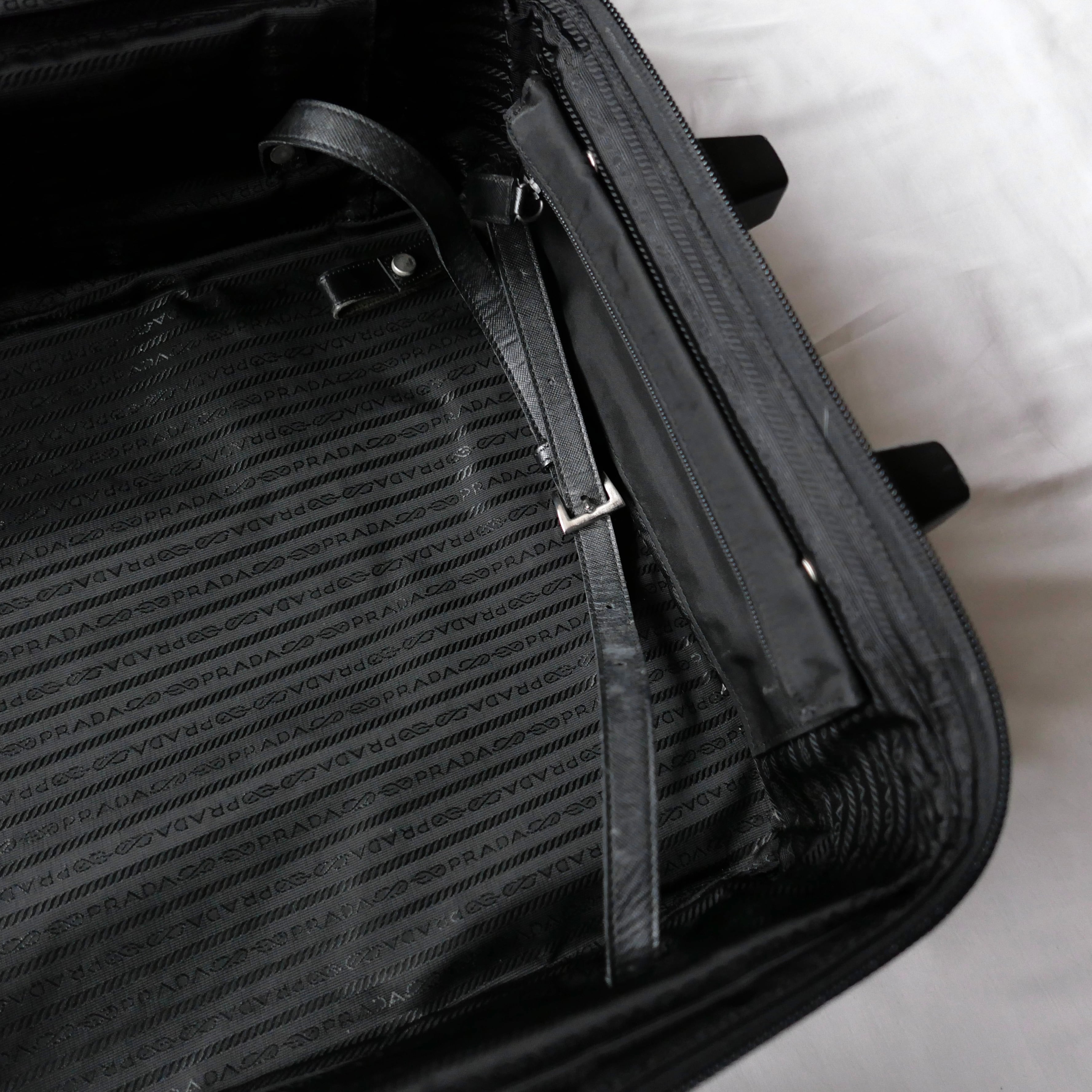 PRADA CARRYCASE | safarionline