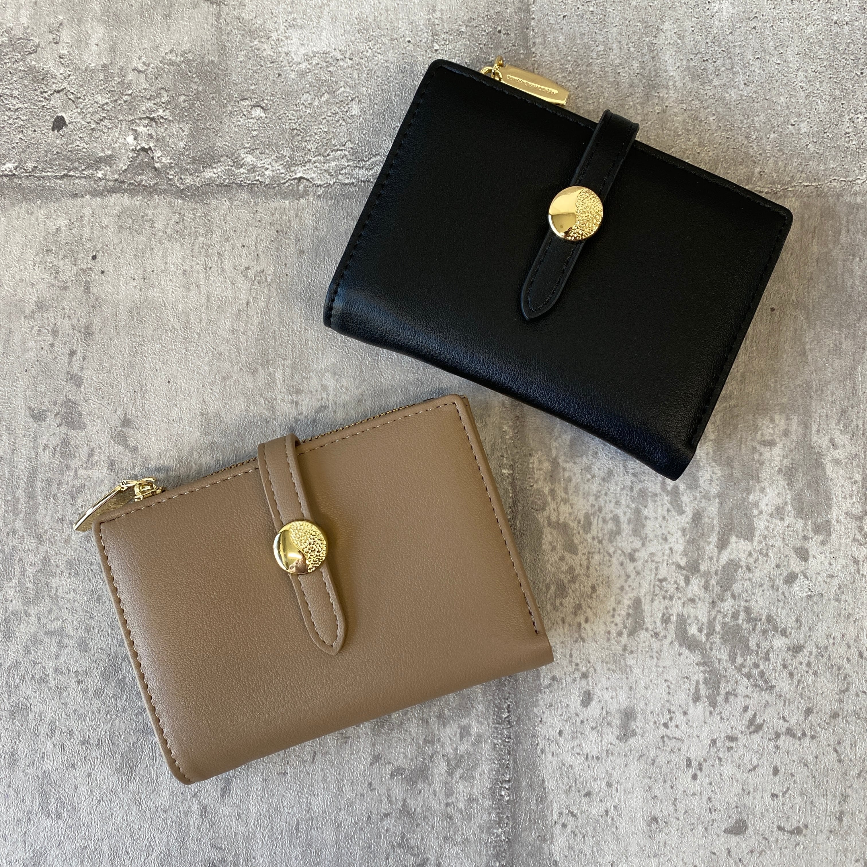 デザインボタン大人シンプル二つ折り財布 | BISOU(ビズ)