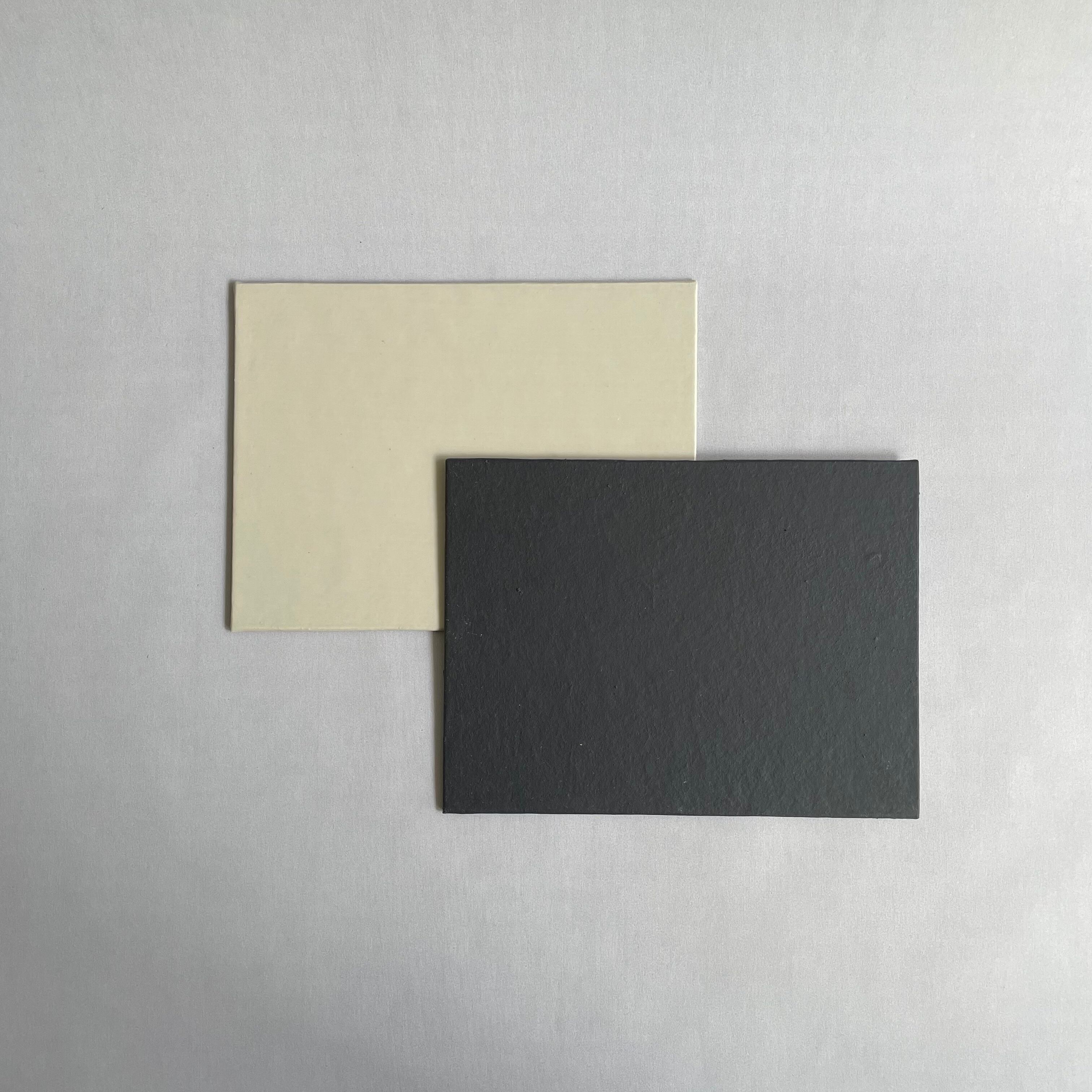 ハタノワタル   敷板  135 × 180  白/ 黒