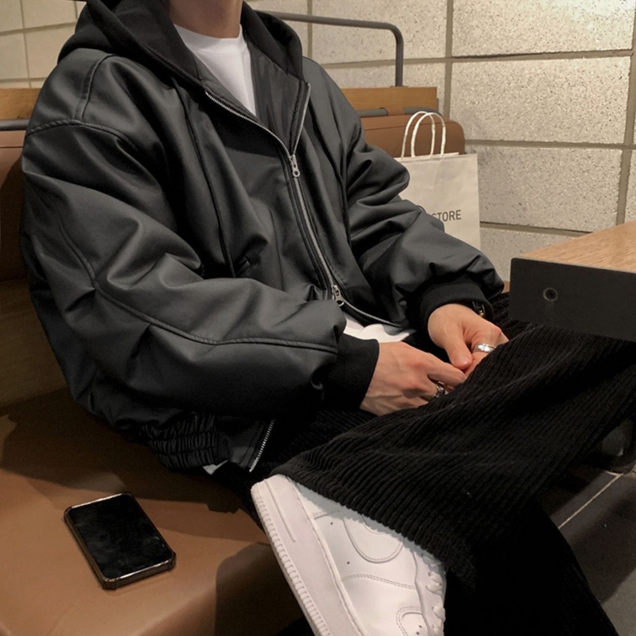 フード付きフェイクレザーブルゾン　MT0080411