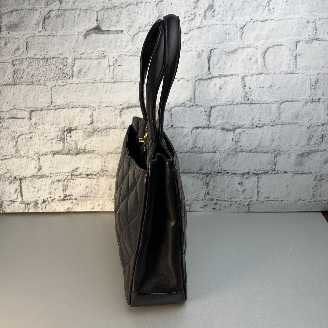 CHANEL シャネル ココマーク  レザー ハンドバッグ ブラック A-9990