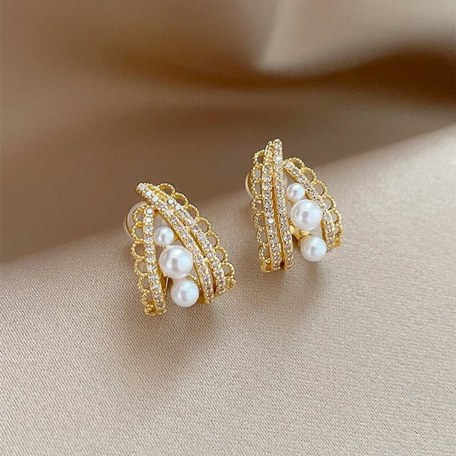 Lace motif pearl pierce　B634
