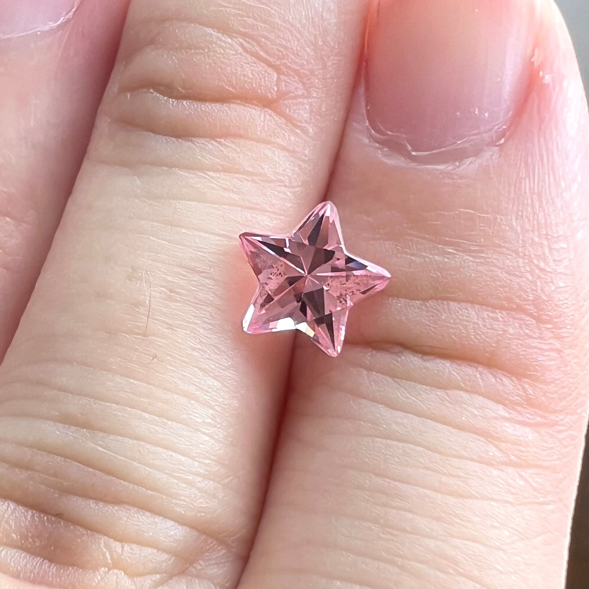 【桃色の星】再結晶 ピンクサファイア スターカット ピンク ルース