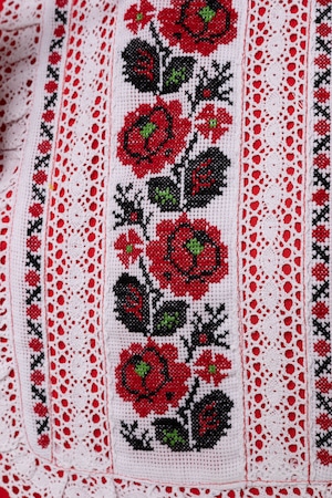 ウクライナ刺繍ヴィシヴァンカ　チュニック クロスステッチ　手刺繍　麻　レディース・フリーサイズ