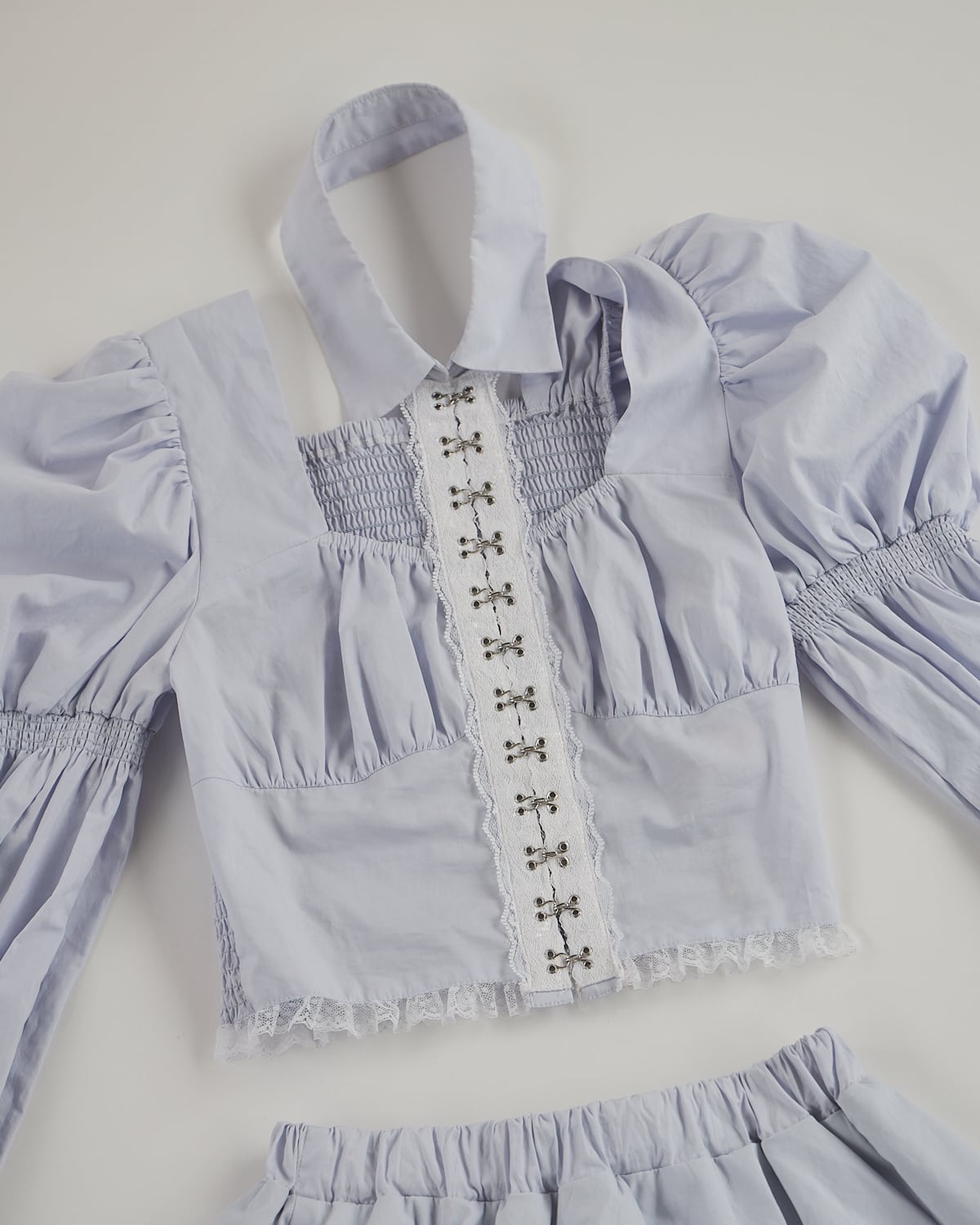 miyuking です‼️美品⭐️デプレ 白レースブラウス デコルテに沿う白花レースの艶ブラウストップス – ONE PEACE ONLINE