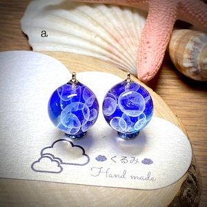 レジンピアス イヤリング クラゲのアクアリウム  まん丸 15mm  a