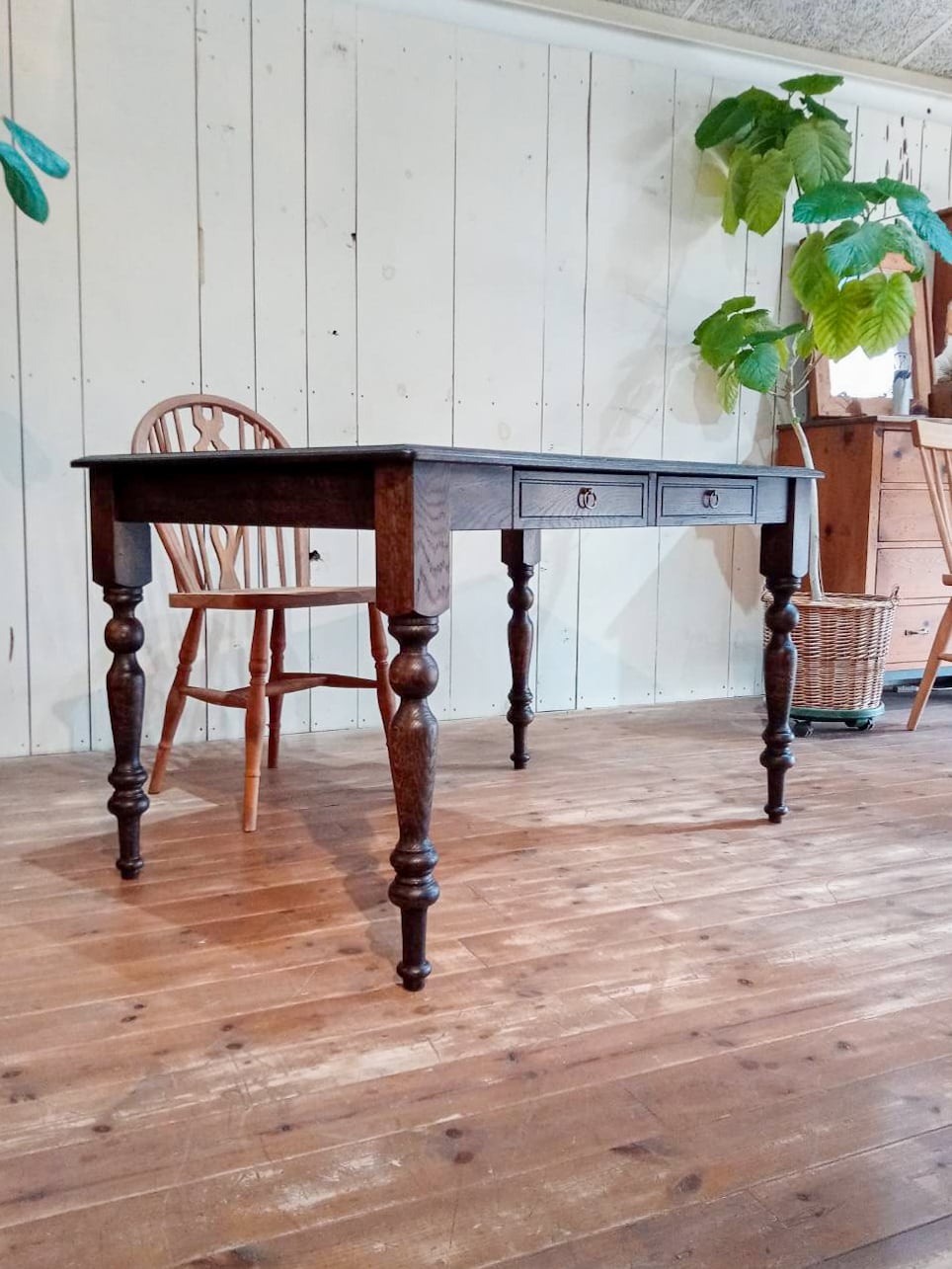 総オーク材ターンドレッグダイニングテーブル “ブロカント”(アンティーク調ろくろ足テーブル) W1200×D800 引出し4杯付属 ダイニングテーブル