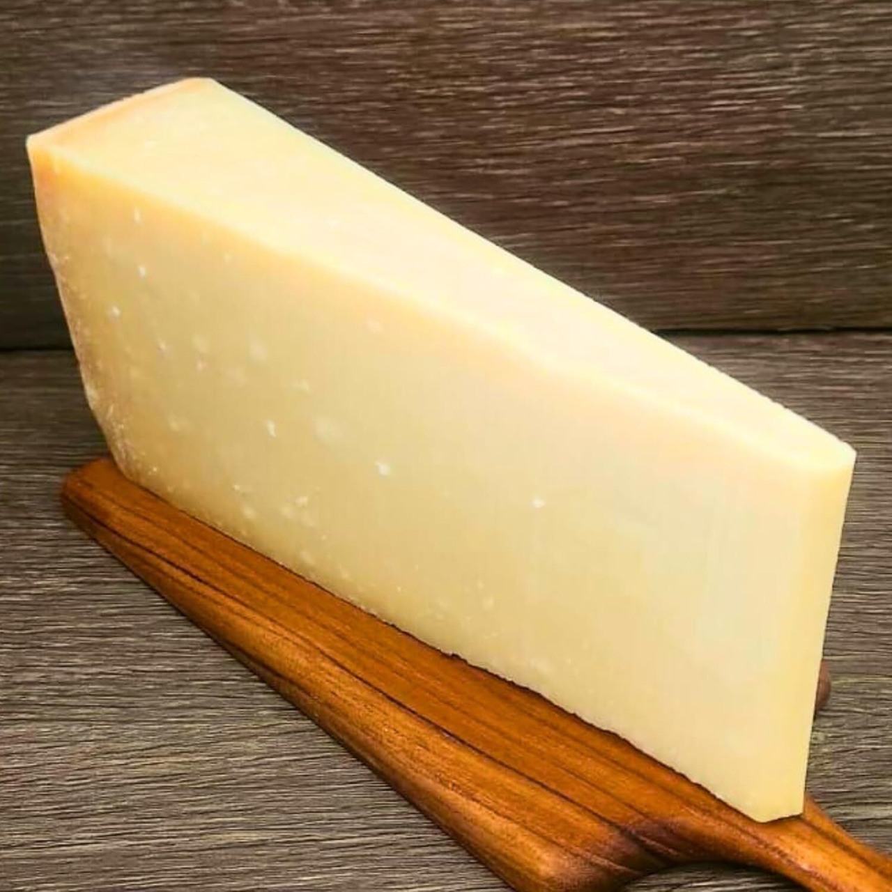 イタリア産 パルミジャーノ レッジャーノ 24ヶ月以上熟成 グラスフェッド 切りたてチーズ 400g Freshly Cut Cheese PARMIGIANO REGGIANO Grassfed 24+Month 400g