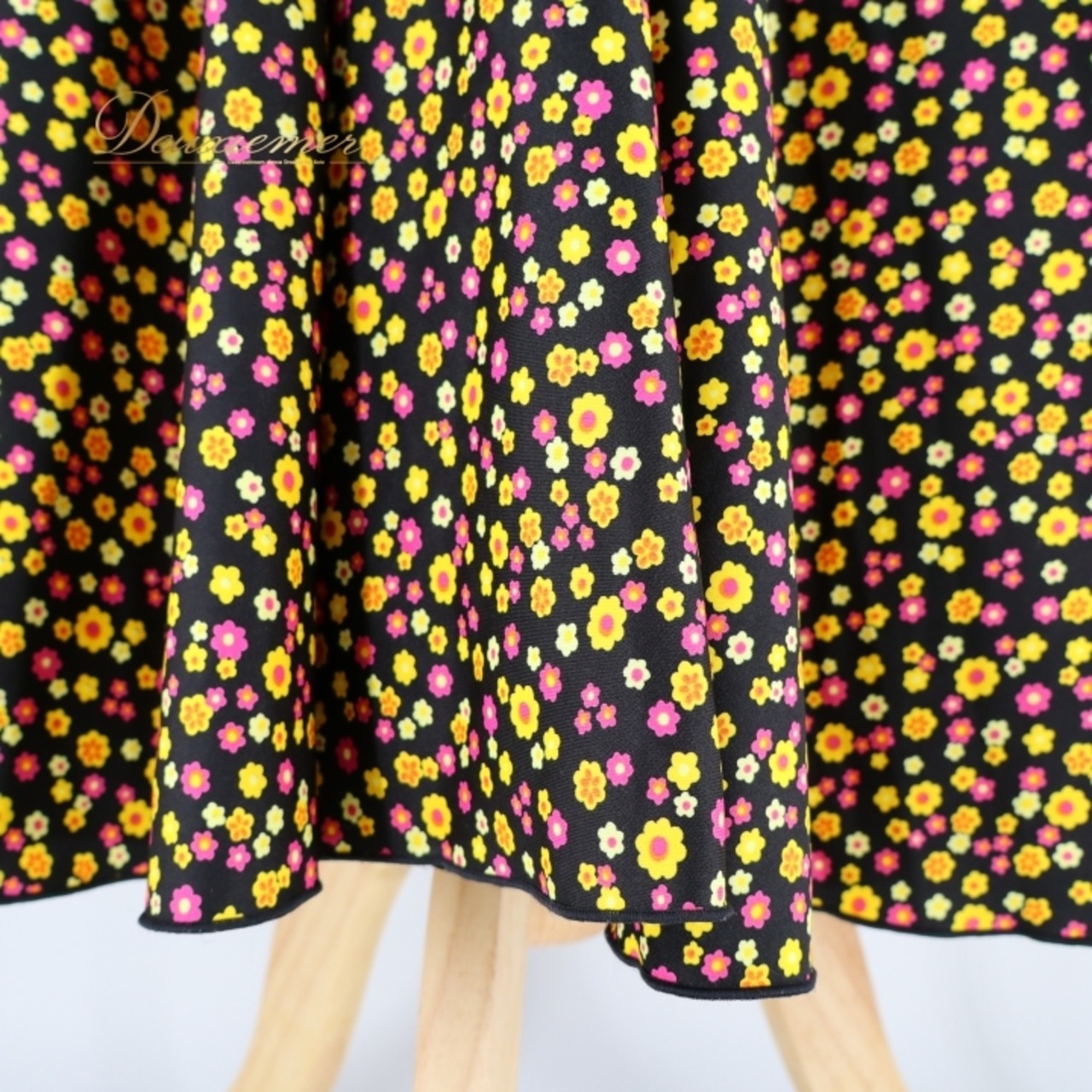 フラメンコ 衣装 ファルダ スカート シージョ セット ブラック系 花柄 小花柄 カラフル 黒 黄 紫 日本製 かわいい 華やか ダンス衣装 イベント 練習 レッスン ピキージョ ステージ イエロー系 パープル系