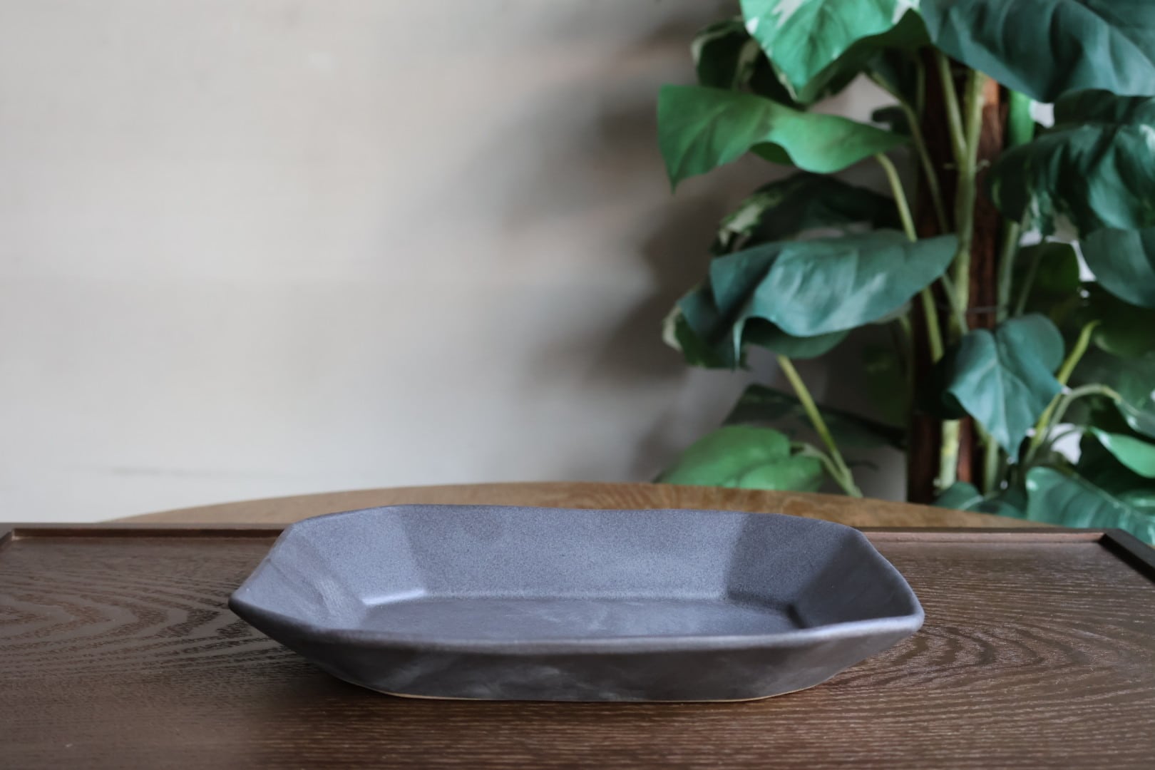 益子焼 わかさま陶芸 やさしい器 八角皿（小）ブロンズ黒マット